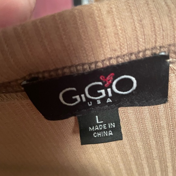 Cute boutique top - Picture 3 of 4